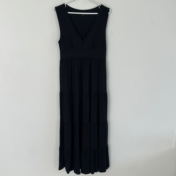Garnet Hill V-Neck Tiered Minimalist Sleeveless Black Midi Dress - Picture 1 of 9